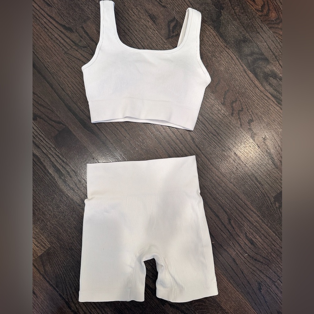 Ribbed cream set